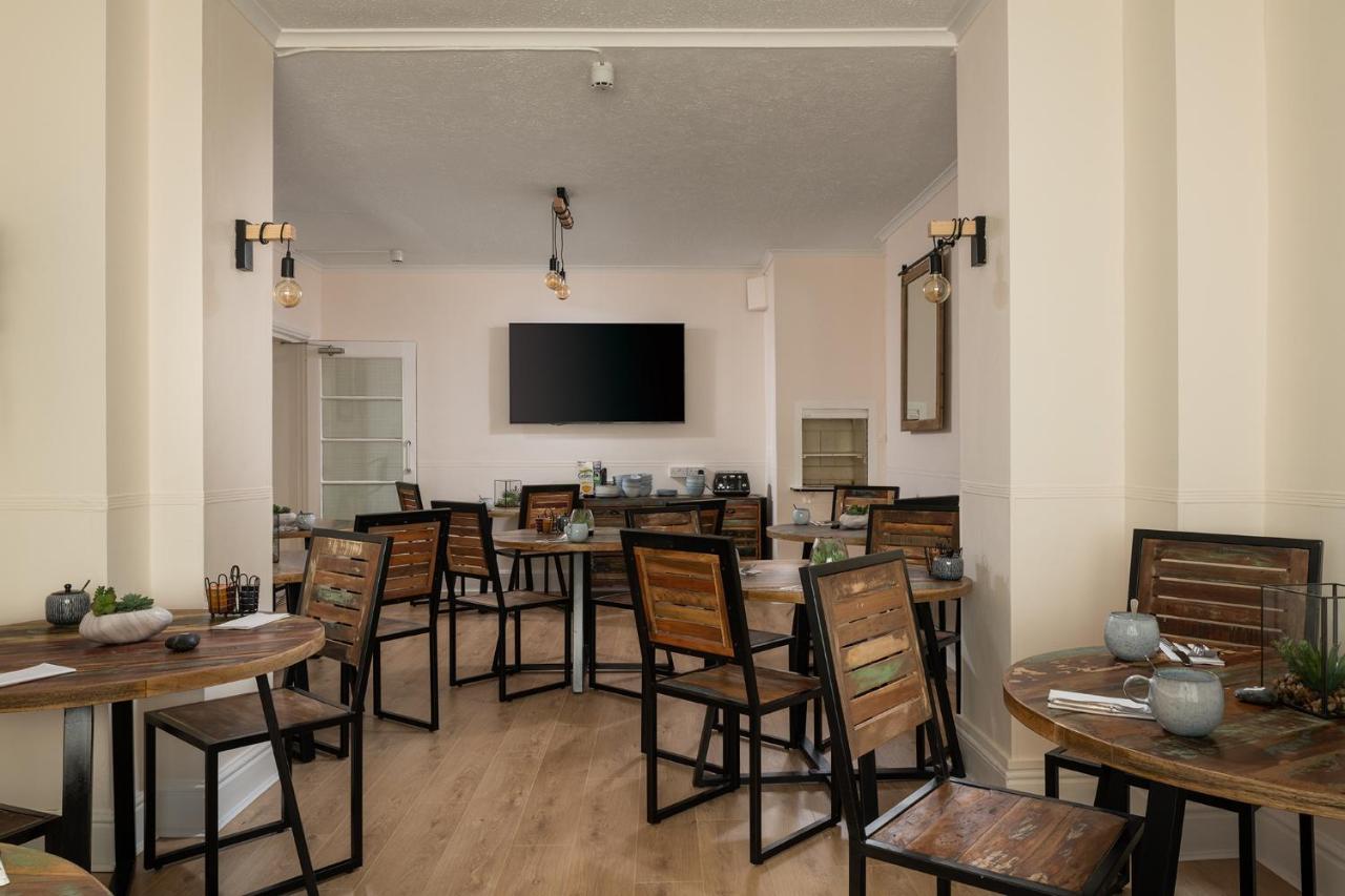Bed and Breakfast Pebble House Лландидно Экстерьер фото